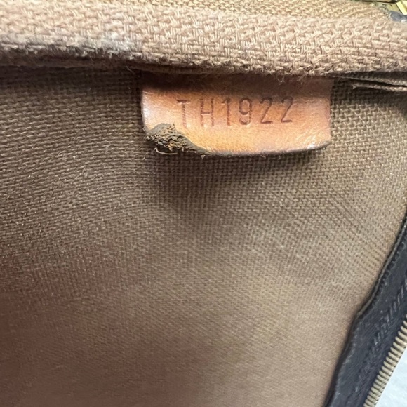 Louis Vuitton Pochette Accessories Monogram - Picture 8 of 10